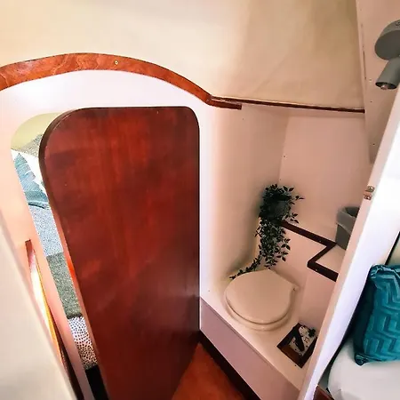 Sirius - Boat House Botel *